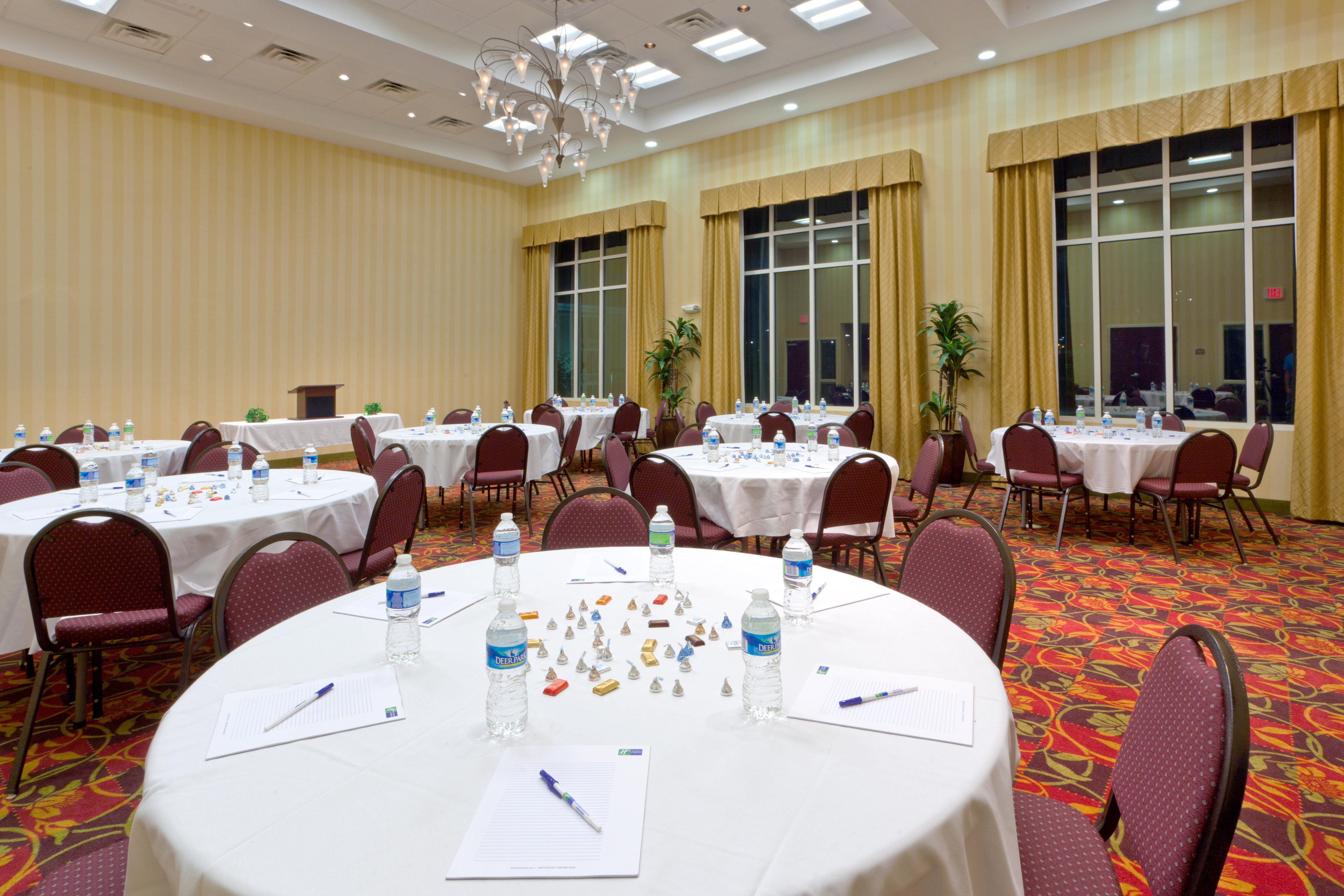 Holiday Inn Express Woodstock-Shenandoah Valley By Ihg Exterior foto
