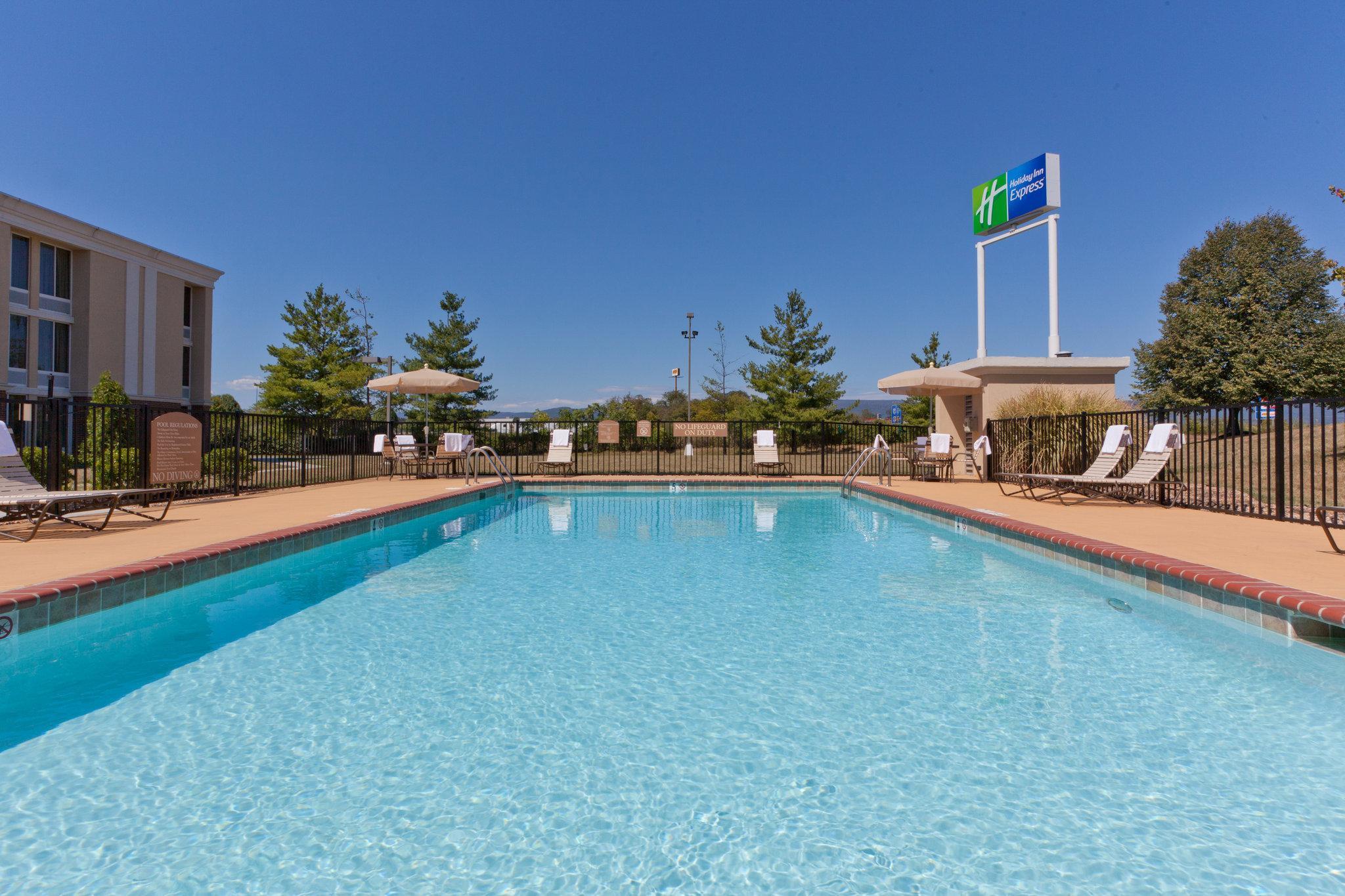 Holiday Inn Express Woodstock-Shenandoah Valley By Ihg Exterior foto