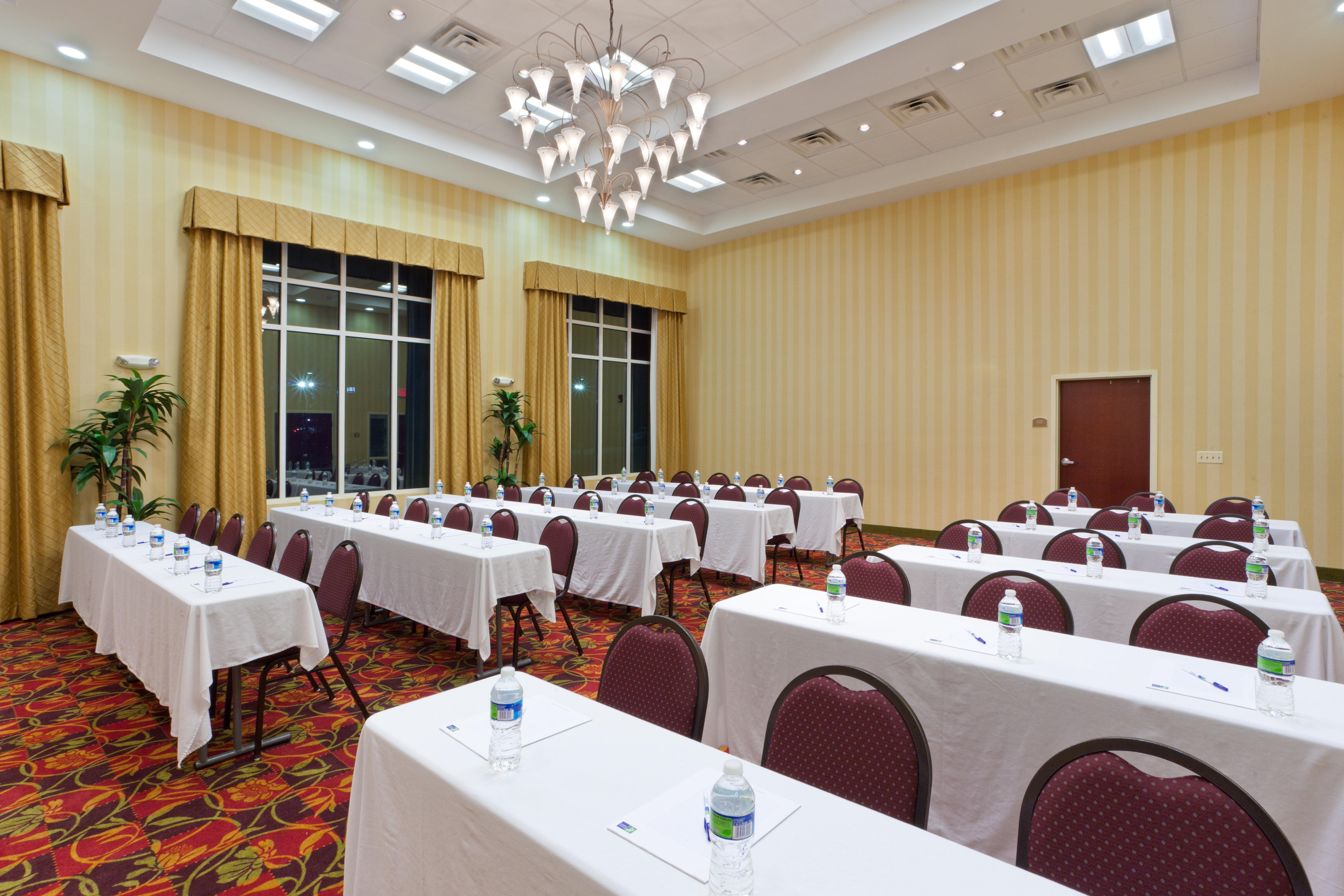 Holiday Inn Express Woodstock-Shenandoah Valley By Ihg Exterior foto